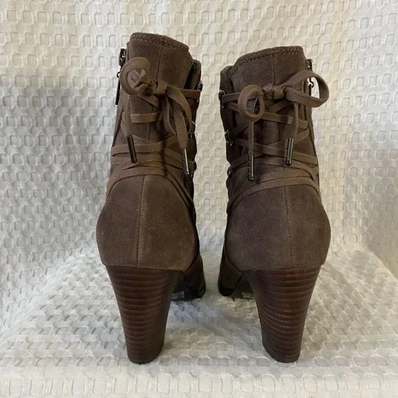 Clarks NWOT Suede Alpine Andi Ankle Heeled Lace Up Bootie Taupe Women's Size 8 - Picture 5 of 16